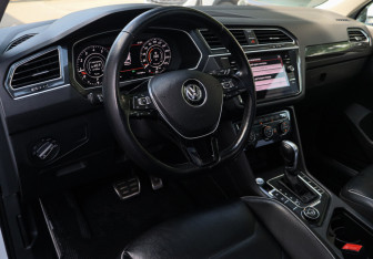 Подержанный автомобиль Volkswagen Tiguan 2018 года (12 фото)