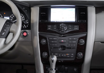 Подержанный автомобиль Nissan Patrol 2012 года (13 фото)