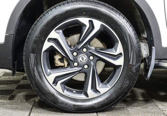 Подержанный автомобиль DongFeng AX7 2017 года (6 фото)