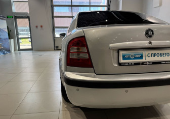 Подержанный автомобиль Skoda Octavia Liftback 2007 года (7 фото)