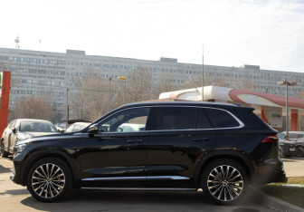 Подержанный автомобиль Geely Monjaro 2025 года (6 фото)