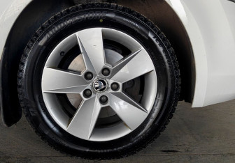 Подержанный автомобиль Skoda Octavia Liftback 2014 года (17 фото)