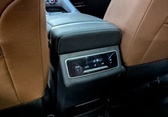 Подержанный автомобиль Changan CS95 2023 года (29 фото)