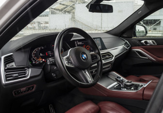 Подержанный автомобиль BMW X6 2020 года (10 фото)