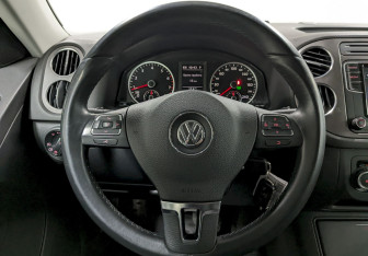 Подержанный автомобиль Volkswagen Tiguan 2010 года (24 фото)