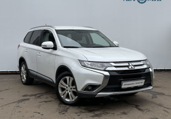 Подержанный автомобиль Mitsubishi Outlander 2016 года (3 фото)