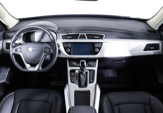 Подержанный автомобиль Geely Atlas 2022 года (11 фото)