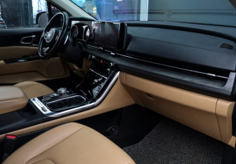 Подержанный автомобиль Kia Carnival 2020 года (9 фото)