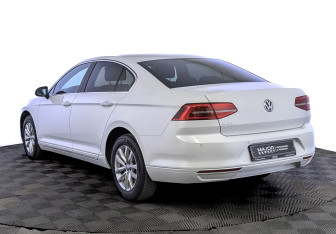 Подержанный автомобиль Volkswagen Passat Sedan 2018 года (7 фото)