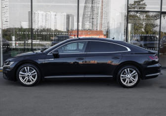 Подержанный автомобиль Volkswagen Arteon 2018 года (8 фото)