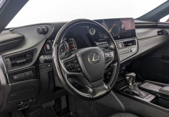 Подержанный автомобиль Lexus ES 2021 года (15 фото)
