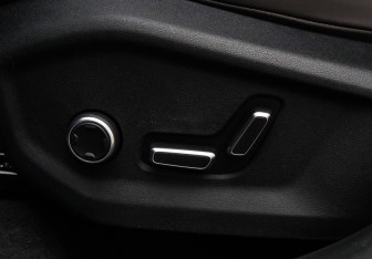 Подержанный автомобиль Geely Monjaro 2026 года (20 фото)