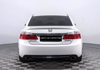 Подержанный автомобиль Honda Accord Sedan 2013 года (4 фото)