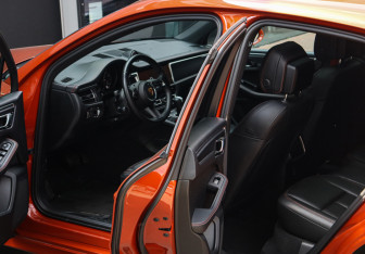 Подержанный автомобиль Porsche Macan 2022 года (38 фото)