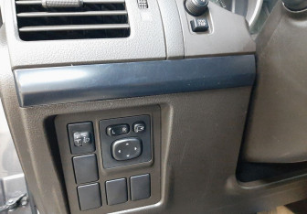 Подержанный автомобиль Toyota Land Cruiser Prado 2011 года (23 фото)