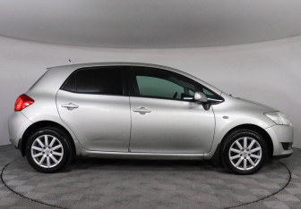 Подержанный автомобиль Toyota Auris Hatchback 2008 года (4 фото)