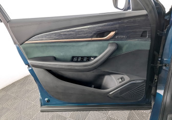 Подержанный автомобиль Geely Monjaro 2023 года (19 фото)