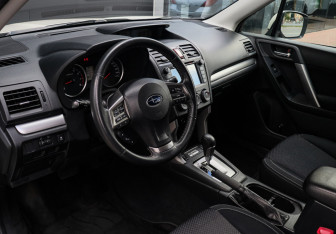 Подержанный автомобиль Subaru Forester Suv 2014 года (12 фото)