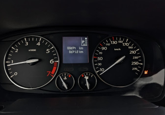 Подержанный автомобиль Renault Latitude 2013 года (16 фото)