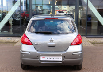 Подержанный автомобиль Nissan Tiida Hatchback 2013 года (5 фото)