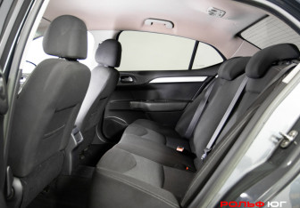 Подержанный автомобиль Citroen C4 Sedan 2013 года (8 фото)