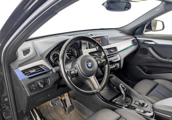Подержанный автомобиль BMW X2 2020 года (16 фото)