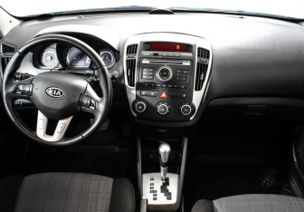 Подержанный автомобиль Kia Ceed Wagon 2012 года (11 фото)