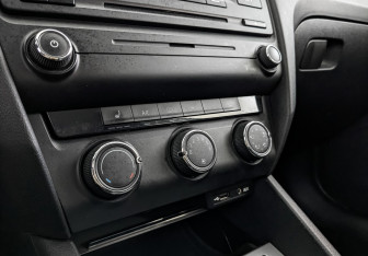 Подержанный автомобиль Skoda Octavia Liftback 2013 года (21 фото)