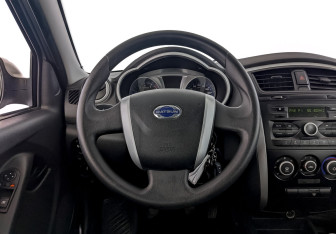 Подержанный автомобиль Datsun on-DO 2015 года (14 фото)