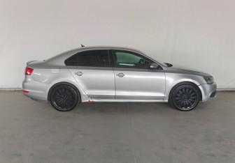 Подержанный автомобиль Volkswagen Jetta Sedan 2011 года (8 фото)
