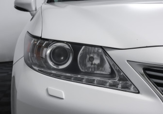 Подержанный автомобиль Lexus ES 2015 года (21 фото)