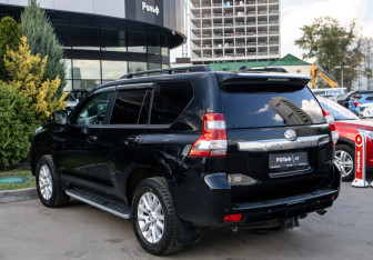 Подержанный автомобиль Toyota Land Cruiser Prado 2017 года (5 фото)