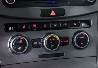 Подержанный автомобиль Volkswagen Passat Wagon 2014 года (15 фото)