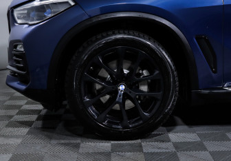 Подержанный автомобиль BMW X5 2020 года (15 фото)