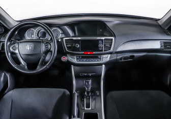 Подержанный автомобиль Honda Accord Sedan 2013 года (9 фото)