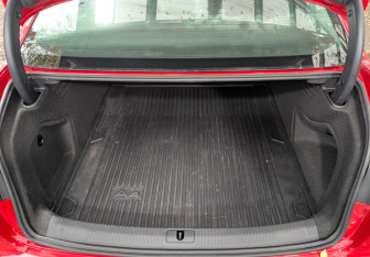 Подержанный автомобиль Audi A4 Sedan 2015 года (10 фото)