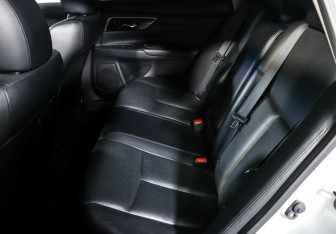 Подержанный автомобиль Nissan Teana 2015 года (18 фото)