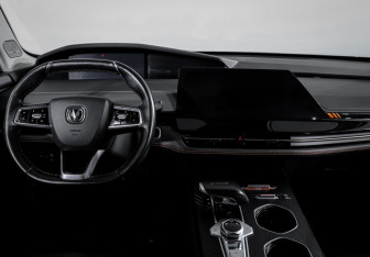 Подержанный автомобиль Changan UNI-K 2023 года (12 фото)