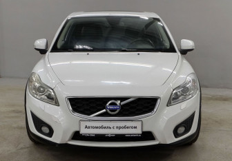 Подержанный автомобиль Volvo C30 2012 года (2 фото)