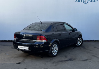 Подержанный автомобиль Opel Astra Sedan 2014 года (5 фото)