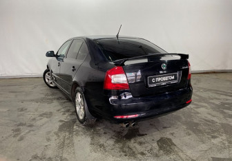 Подержанный автомобиль Skoda Octavia Liftback 2011 года (4 фото)