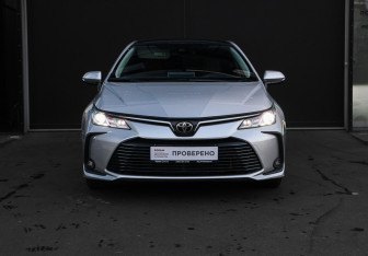 Подержанный автомобиль Toyota Corolla Sedan 2022 года (2 фото)
