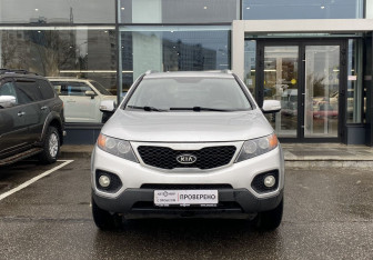 Подержанный автомобиль Kia Sorento 2011 года (2 фото)