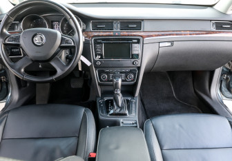 Подержанный автомобиль Skoda Superb Liftback 2014 года (14 фото)