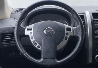 Подержанный автомобиль Nissan X-Trail 2014 года (12 фото)