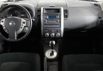 Подержанный автомобиль Nissan X-Trail 2014 года (10 фото)