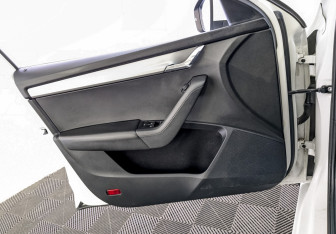 Подержанный автомобиль Skoda Octavia Liftback 2018 года (19 фото)