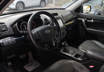 Подержанный автомобиль Kia Sorento 2014 года (12 фото)