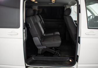 Подержанный автомобиль Volkswagen Caravelle 2016 года (10 фото)