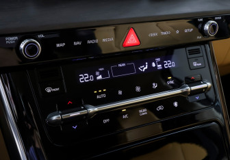 Подержанный автомобиль Kia Carnival 2021 года (27 фото)